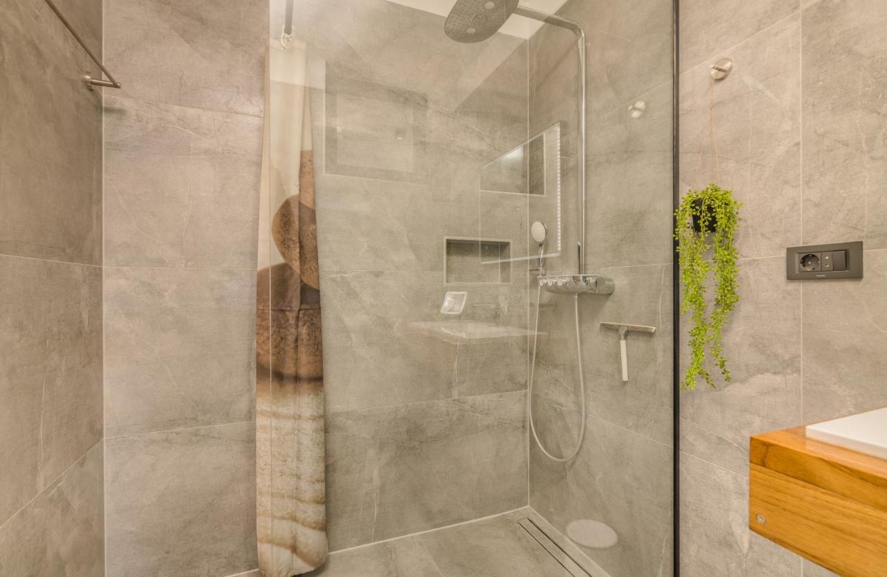 Luxury Villa Weiss - Malinska - Heated Pool - Central Floor Heating In Winter Esterno foto