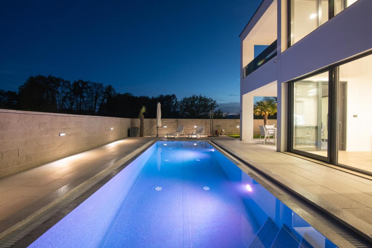 Luxury Villa Weiss - Malinska - Heated Pool - Central Floor Heating In Winter Esterno foto