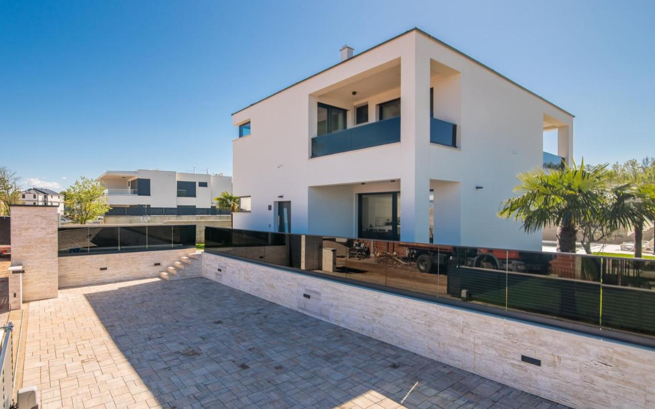 Luxury Villa Weiss - Malinska - Heated Pool - Central Floor Heating In Winter Esterno foto