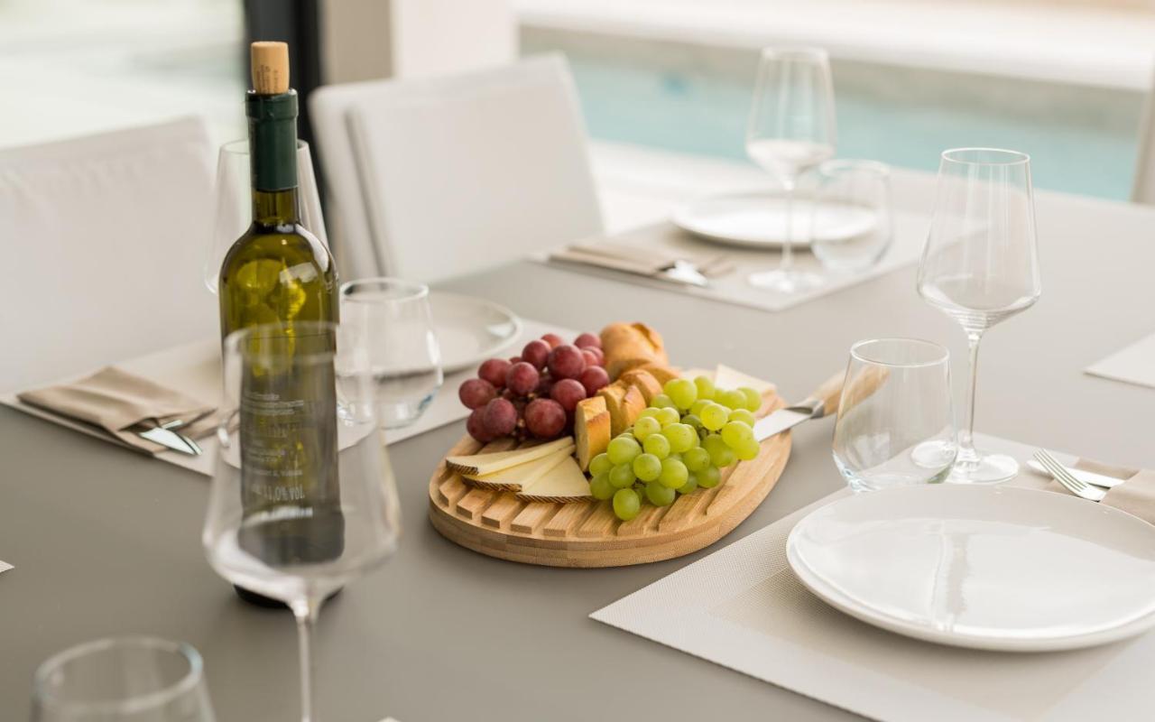 Luxury Villa Weiss - Malinska - Heated Pool - Central Floor Heating In Winter Esterno foto