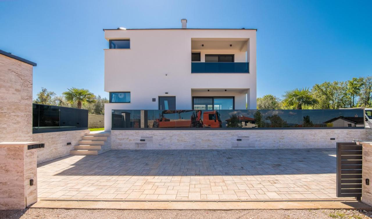 Luxury Villa Weiss - Malinska - Heated Pool - Central Floor Heating In Winter Esterno foto