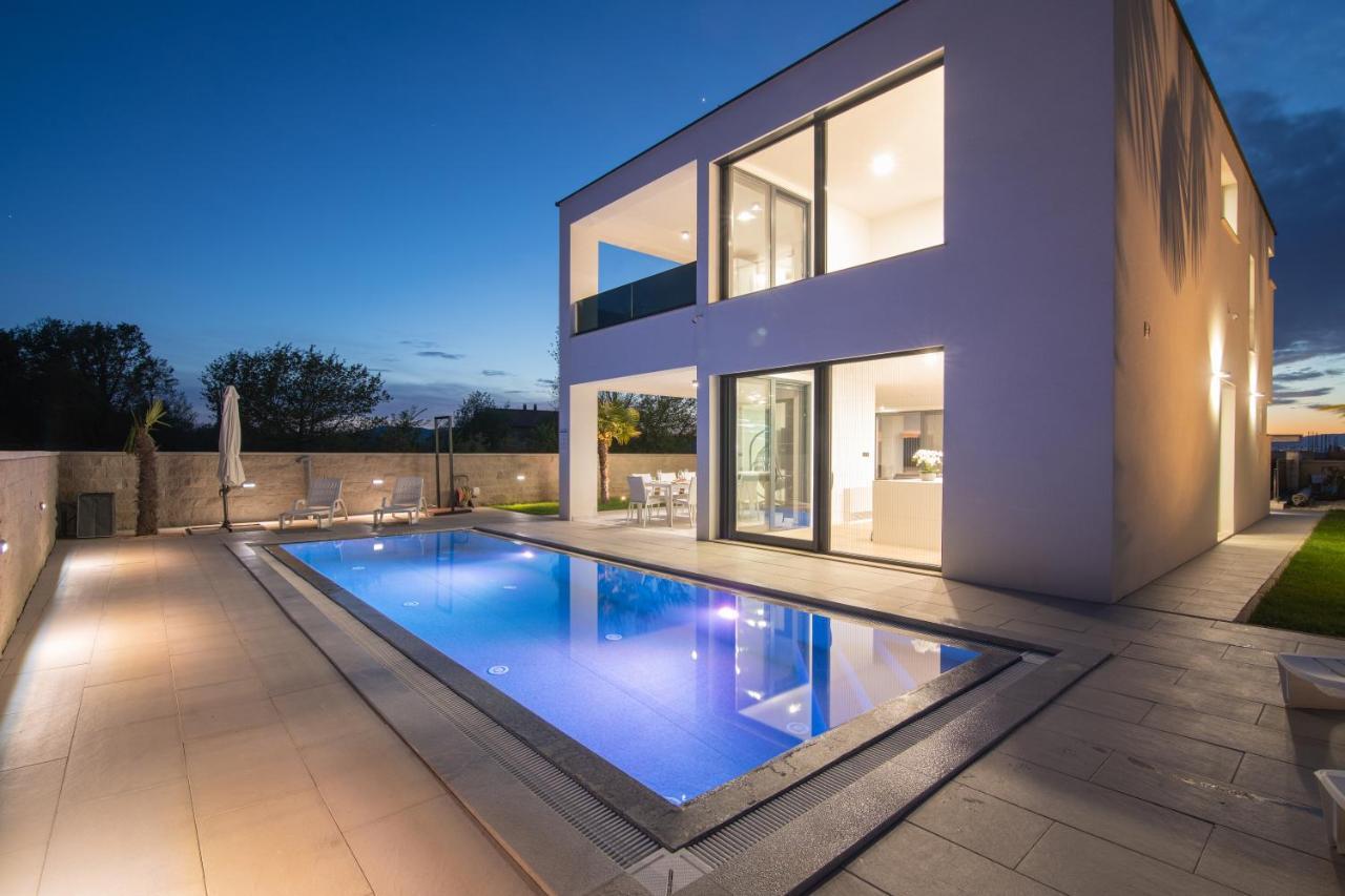 Luxury Villa Weiss - Malinska - Heated Pool - Central Floor Heating In Winter Esterno foto