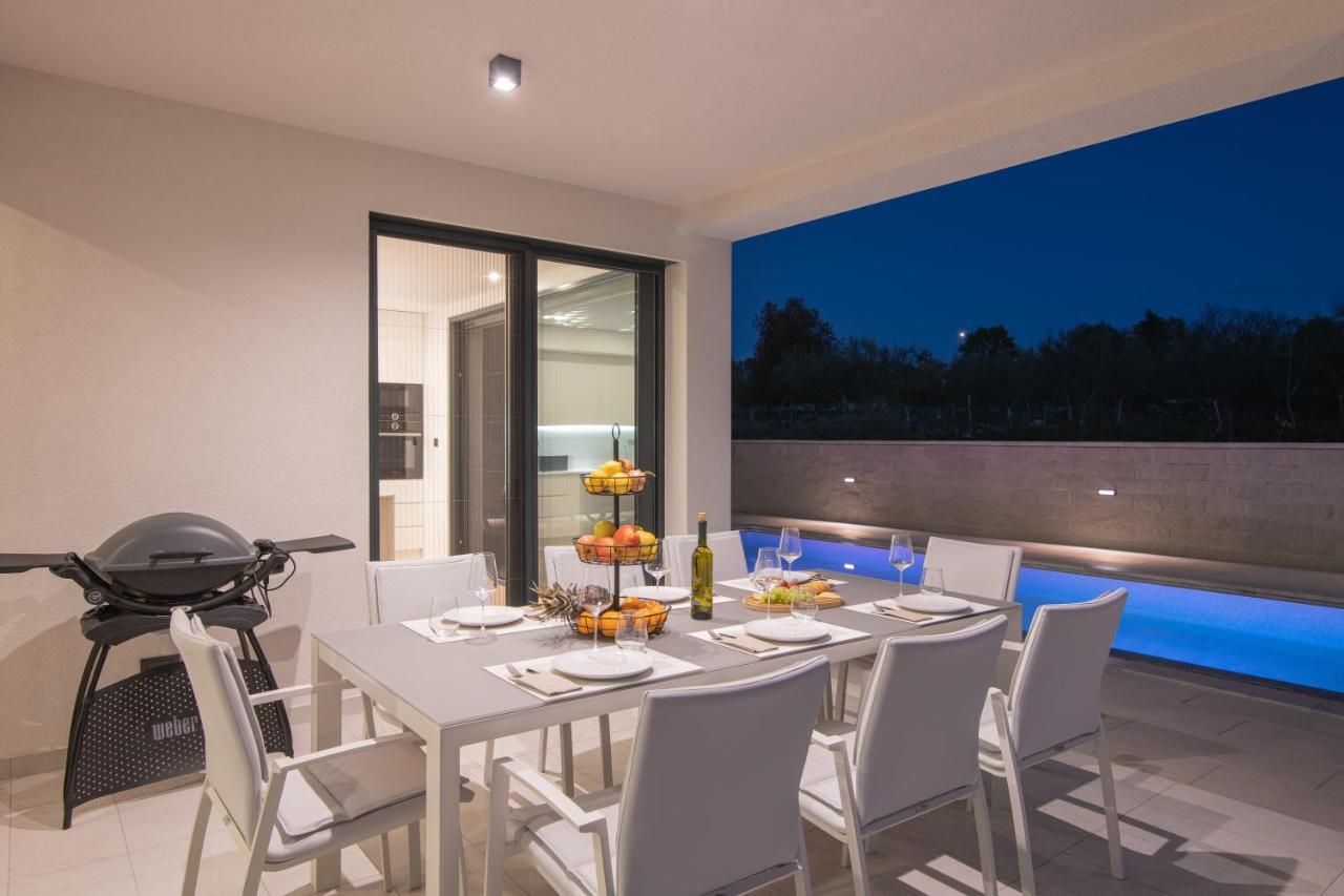 Luxury Villa Weiss - Malinska - Heated Pool - Central Floor Heating In Winter Esterno foto