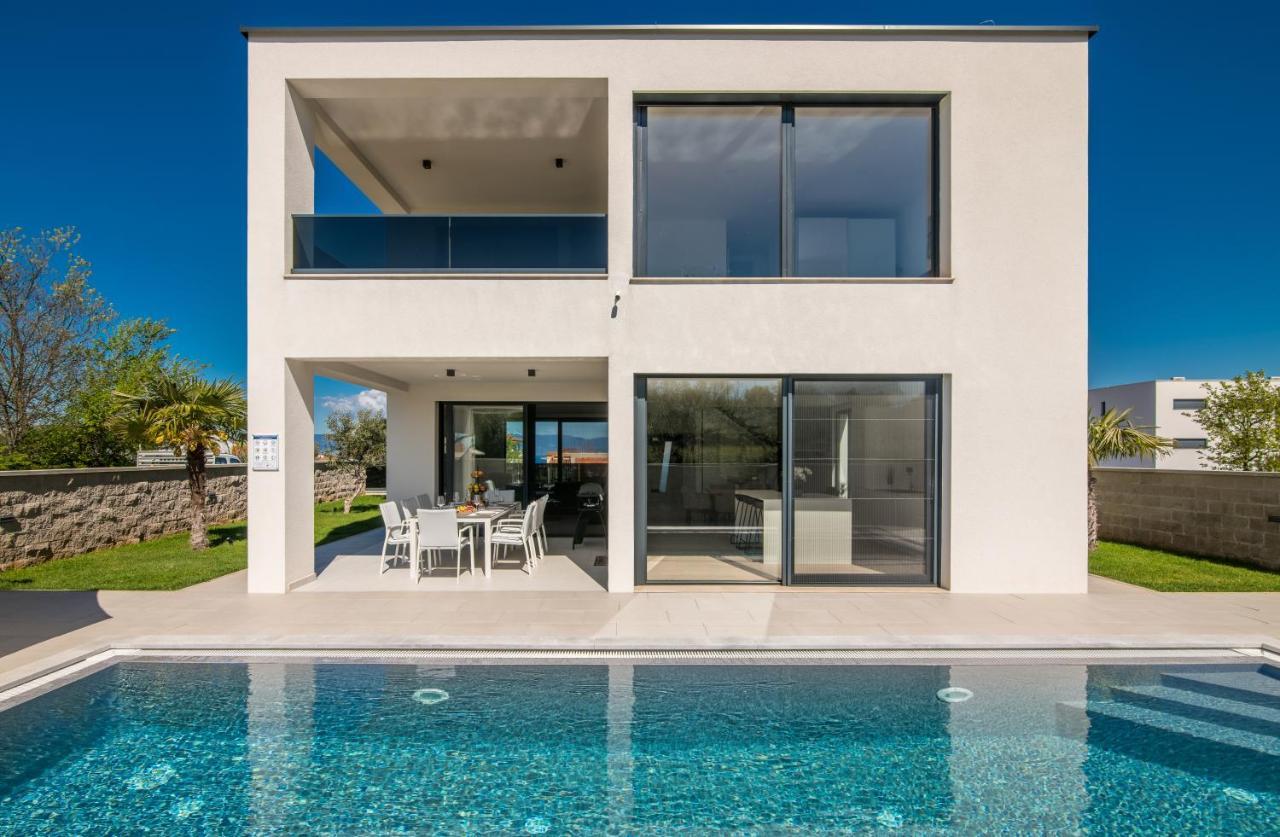 Luxury Villa Weiss - Malinska - Heated Pool - Central Floor Heating In Winter Esterno foto