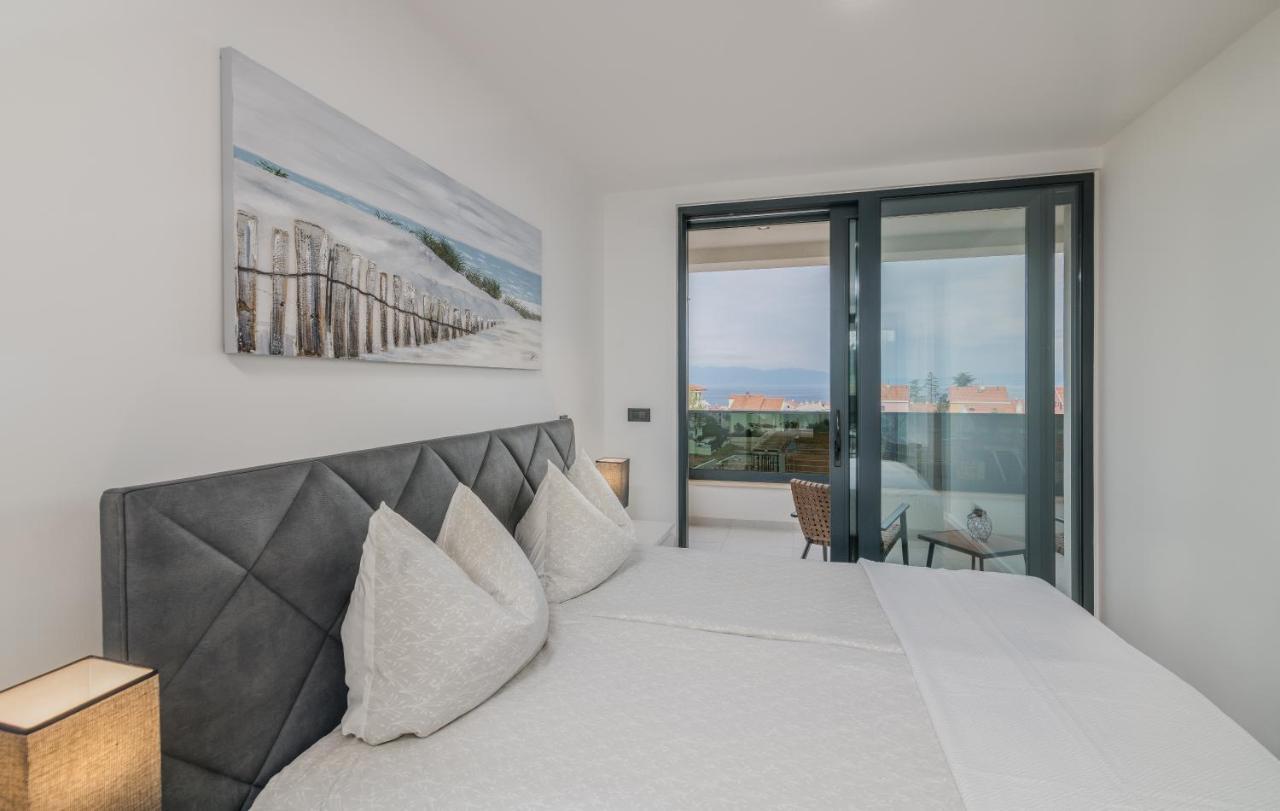 Luxury Villa Weiss - Malinska - Heated Pool - Central Floor Heating In Winter Esterno foto