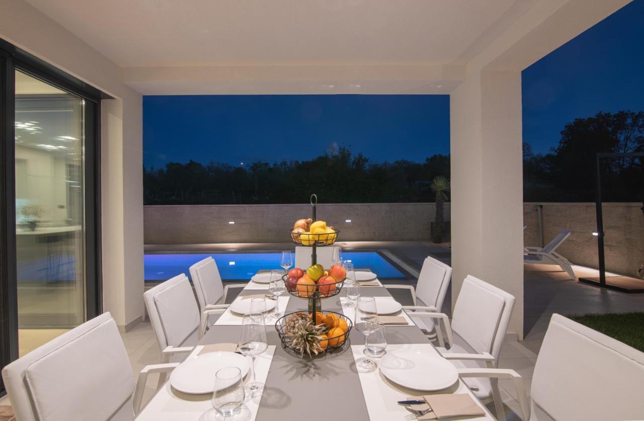 Luxury Villa Weiss - Malinska - Heated Pool - Central Floor Heating In Winter Esterno foto