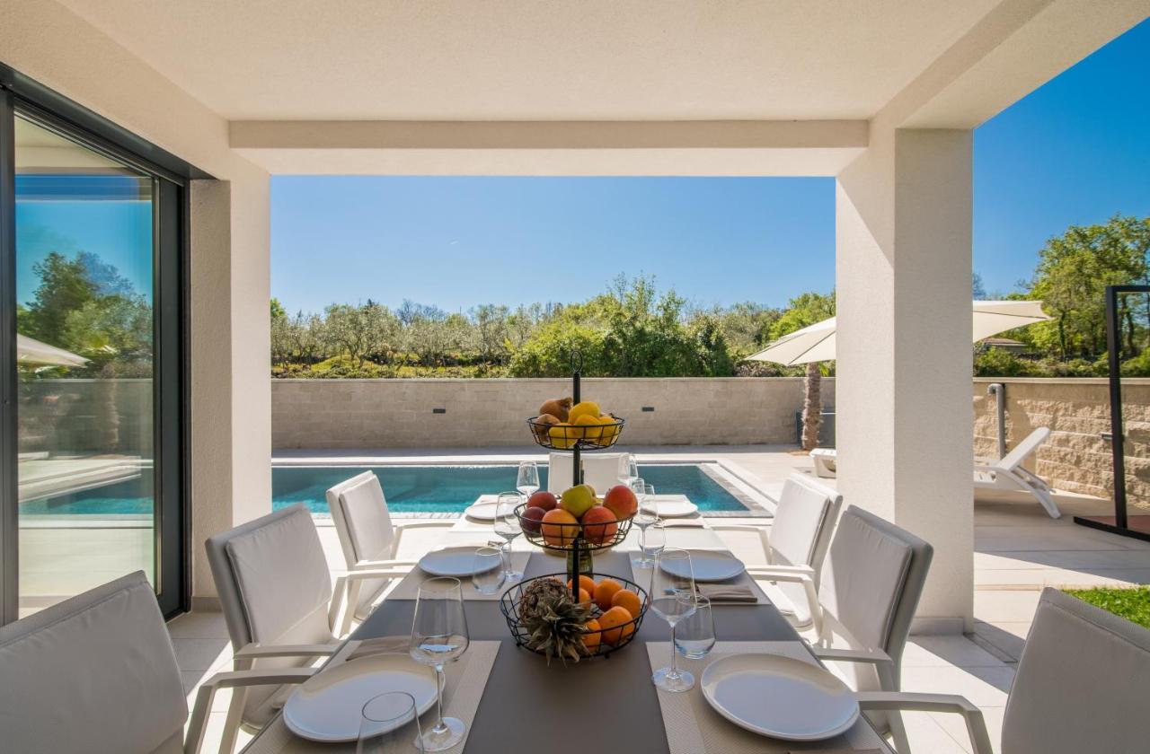 Luxury Villa Weiss - Malinska - Heated Pool - Central Floor Heating In Winter Esterno foto